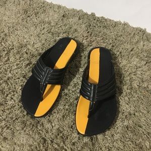 COLE HAAN G SERIES THONG SANDALS